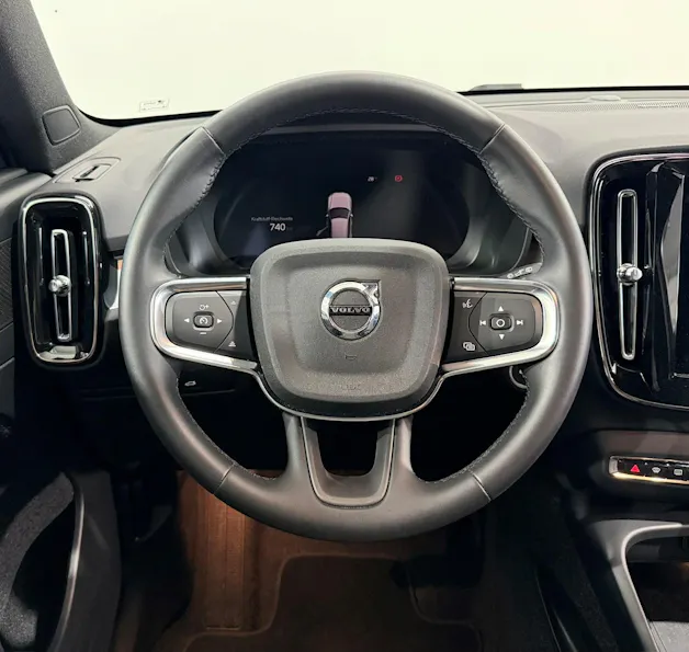 VOLVO XC40 2.0 B3 MH Plus Dark