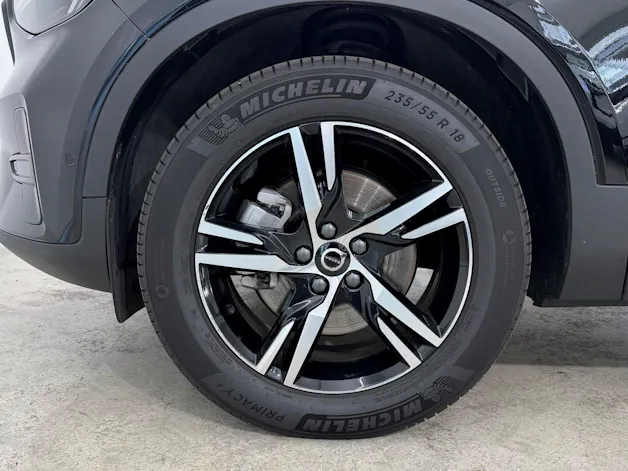 VOLVO XC40 2.0 B3 MH Plus Dark
