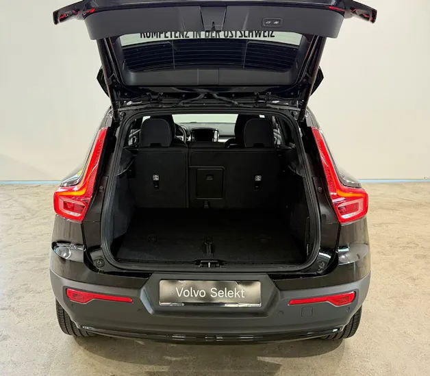 VOLVO XC40 2.0 B3 MH Plus Dark
