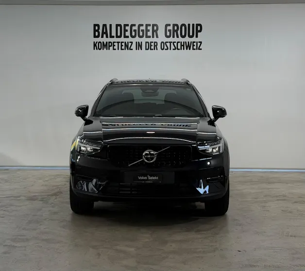 VOLVO XC40 2.0 B3 MH Plus Dark