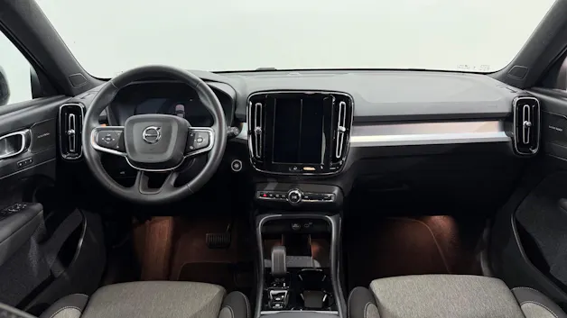 VOLVO XC40 2.0 B3 MH Plus Dark