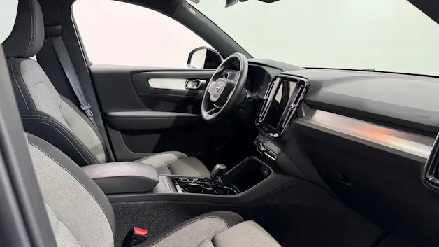 VOLVO XC40 2.0 B3 MH Plus Dark