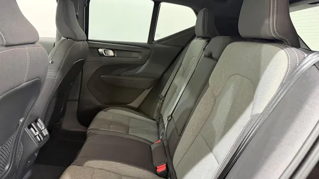 VOLVO XC40 2.0 B3 MH Plus Dark