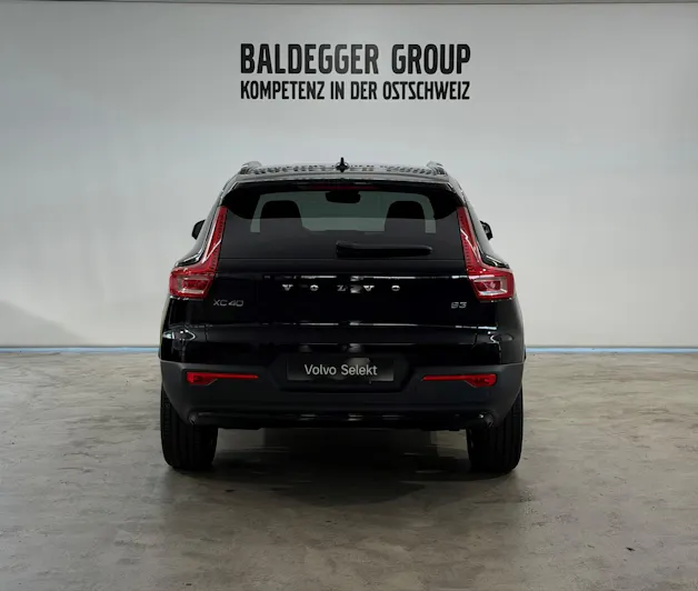 VOLVO XC40 2.0 B3 MH Plus Dark