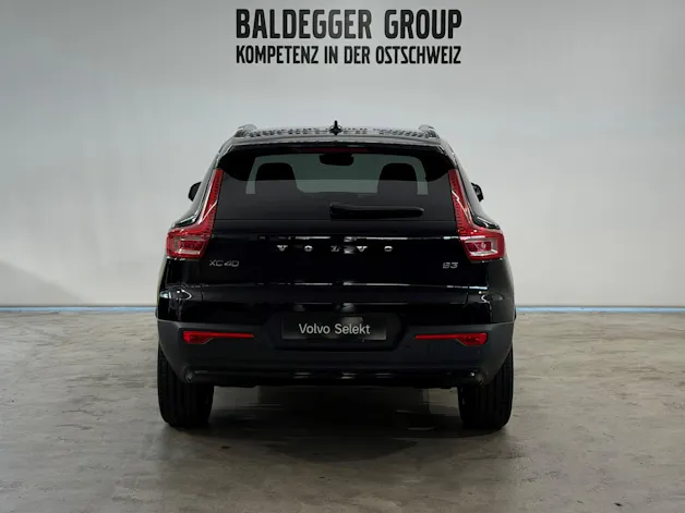 VOLVO XC40 2.0 B3 MH Plus Dark