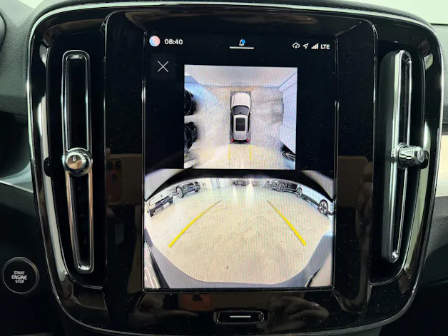 VOLVO XC40 2.0 B3 MH Plus Dark