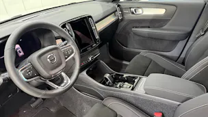VOLVO XC40 2.0 B3 MH Plus Dark