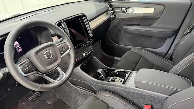 VOLVO XC40 2.0 B3 MH Plus Dark