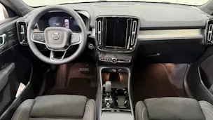 VOLVO XC40 2.0 B3 MH Plus Dark