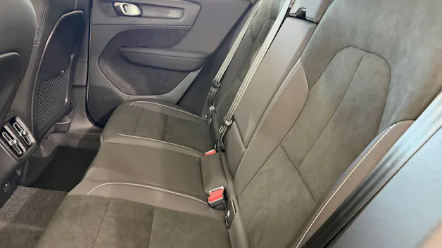 VOLVO XC40 2.0 B3 MH Plus Dark