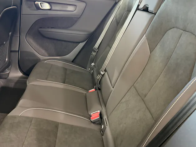 VOLVO XC40 2.0 B3 MH Plus Dark