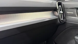VOLVO XC40 2.0 B3 MH Plus Dark