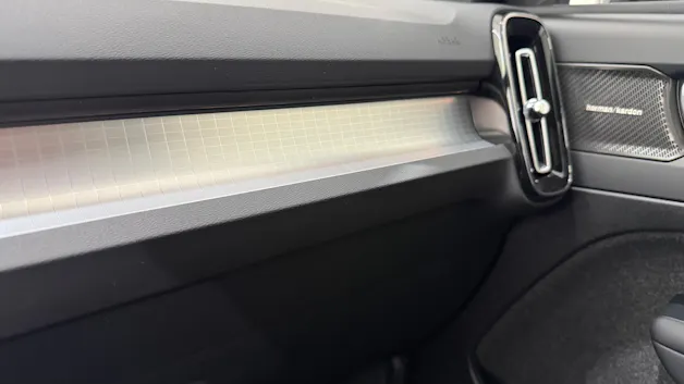 VOLVO XC40 2.0 B3 MH Plus Dark