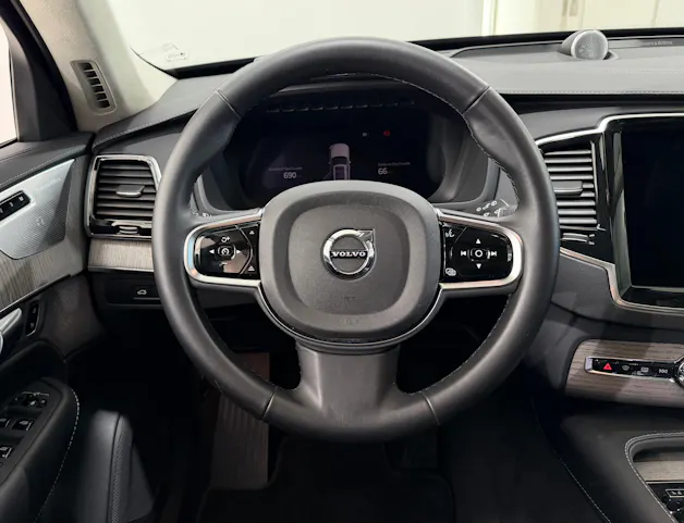 VOLVO XC40 2.0 B3 MH Plus Dark