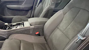 VOLVO XC40 2.0 B3 MH Plus Dark