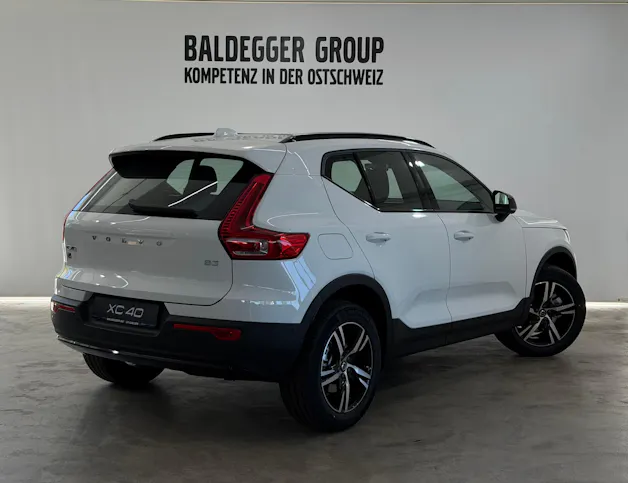 VOLVO XC40 2.0 B3 MH Plus Dark