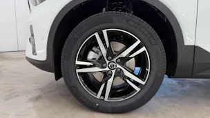 VOLVO XC40 2.0 B3 MH Plus Dark