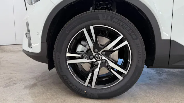 VOLVO XC40 2.0 B3 MH Plus Dark