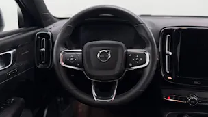 VOLVO XC40 2.0 B3 MH Plus Dark