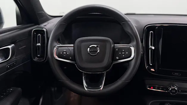 VOLVO XC40 2.0 B3 MH Plus Dark