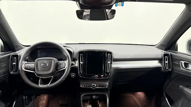 VOLVO XC40 2.0 B3 MH Plus Dark