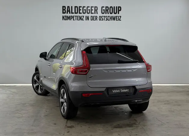 VOLVO XC40 2.0 B3 MH Plus Dark