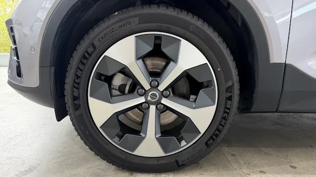 VOLVO XC40 2.0 B3 MH Plus Dark