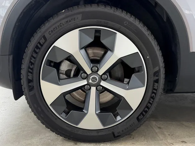 VOLVO XC40 2.0 B3 MH Plus Dark