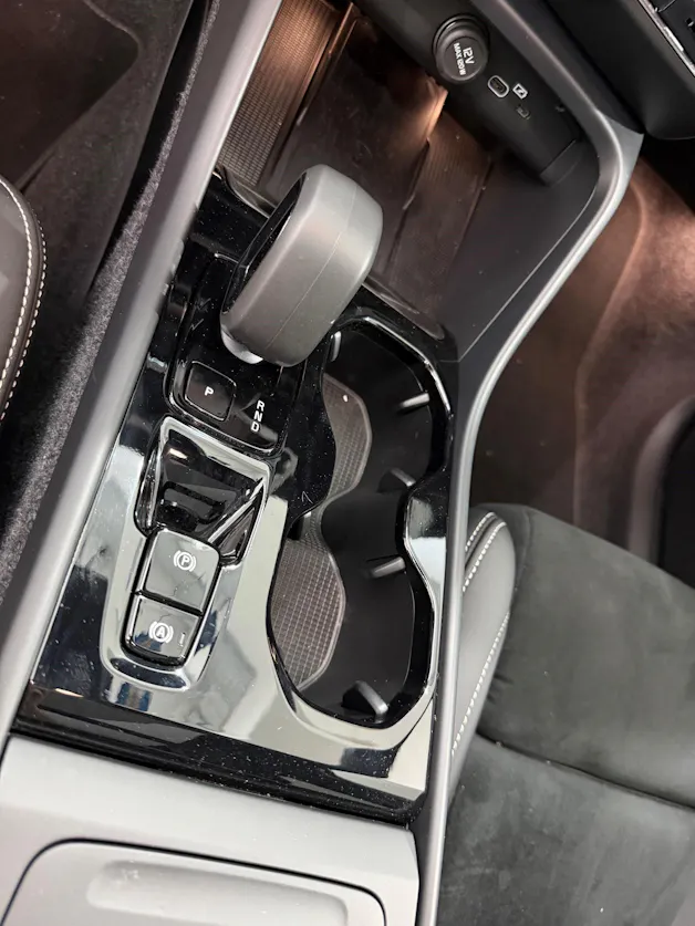 VOLVO XC40 2.0 B3 MH Plus Dark