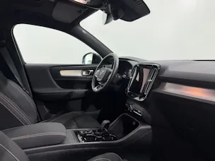 VOLVO XC40 2.0 B3 MH Plus Dark