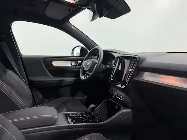 VOLVO XC40 2.0 B3 MH Plus Dark