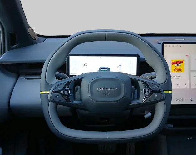 Lynk & Co 02