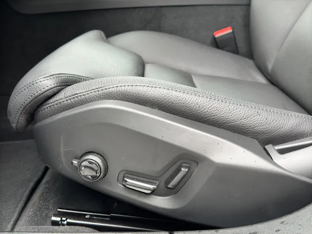 VOLVO V60 B4 Plus Dark DCT