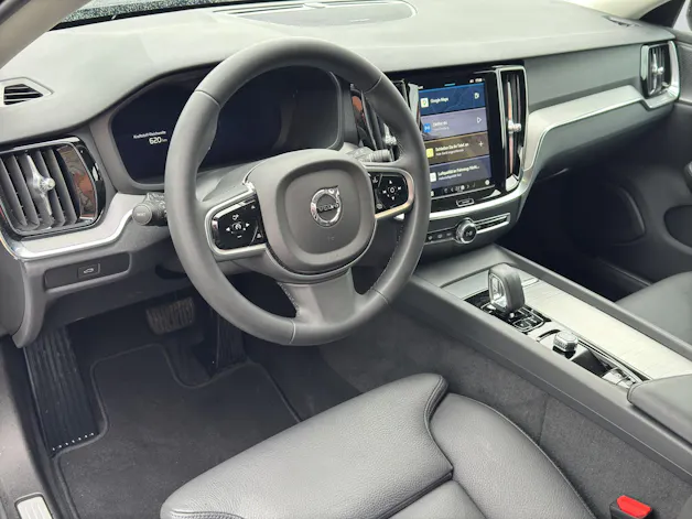 VOLVO V60 B4 Plus Dark DCT