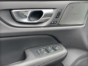 VOLVO V60 B4 Plus Dark DCT