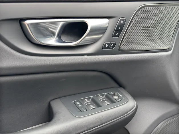 VOLVO V60 B4 Plus Dark DCT