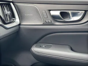 VOLVO V60 B4 Plus Dark DCT