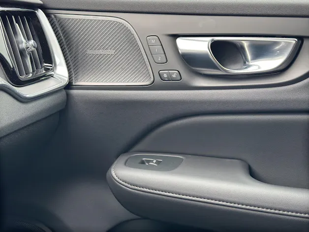 VOLVO V60 B4 Plus Dark DCT