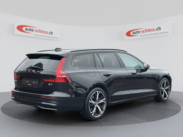 VOLVO V60 B4 Plus Dark DCT