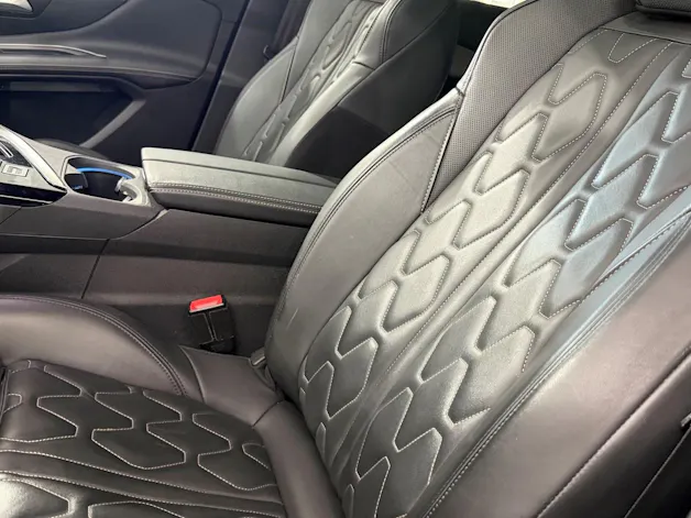 PEUGEOT 3008 2.0 BlueHDi 180 GT