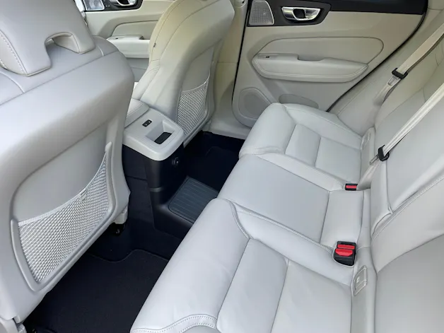 VOLVO XC60 2.0 T6 TE Ultra Dark eAWD