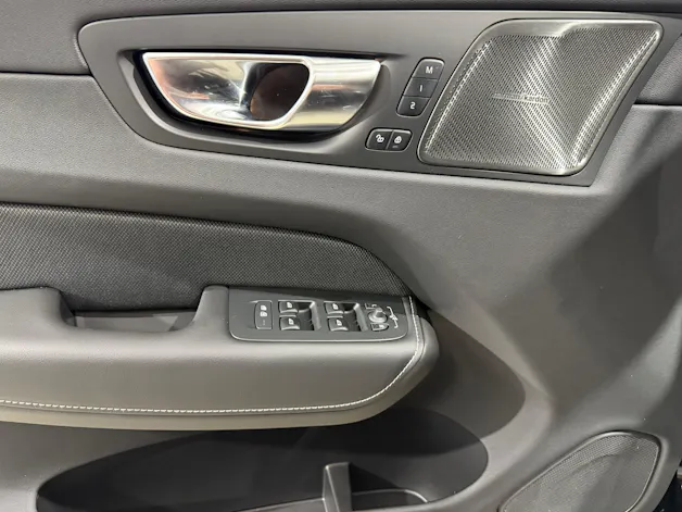 VOLVO XC60 2.0 T8 TE Ultra Dark eAWD