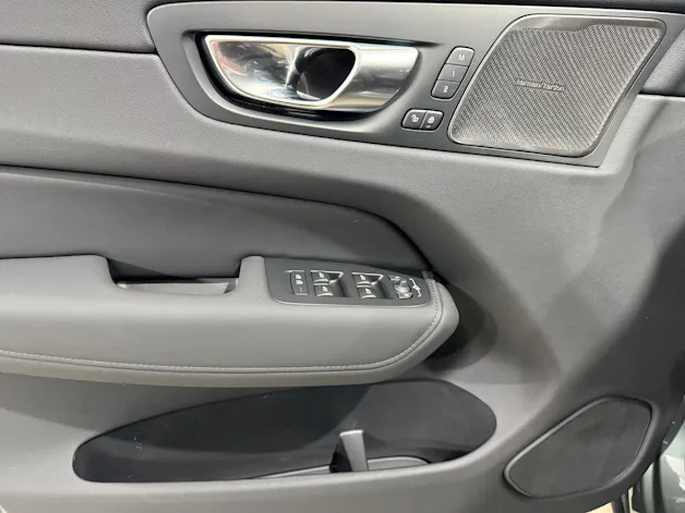 VOLVO XC60 2.0 T6 TE Ultra Dark eAWD