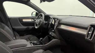 VOLVO XC40 2.0 B3 MH Plus Dark