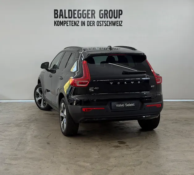 VOLVO XC40 2.0 B3 MH Plus Dark