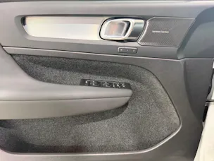 VOLVO XC40 2.0 B3 MH Plus Dark