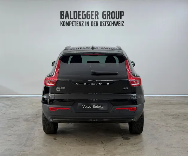 VOLVO XC40 2.0 B3 MH Plus Dark