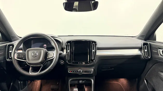 VOLVO XC40 2.0 B3 MH Plus Dark