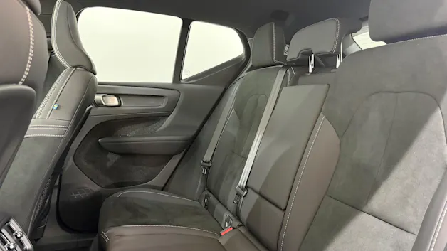 VOLVO XC40 2.0 B3 MH Plus Dark