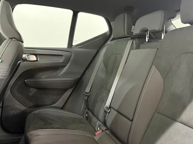 VOLVO XC40 2.0 B3 MH Plus Dark